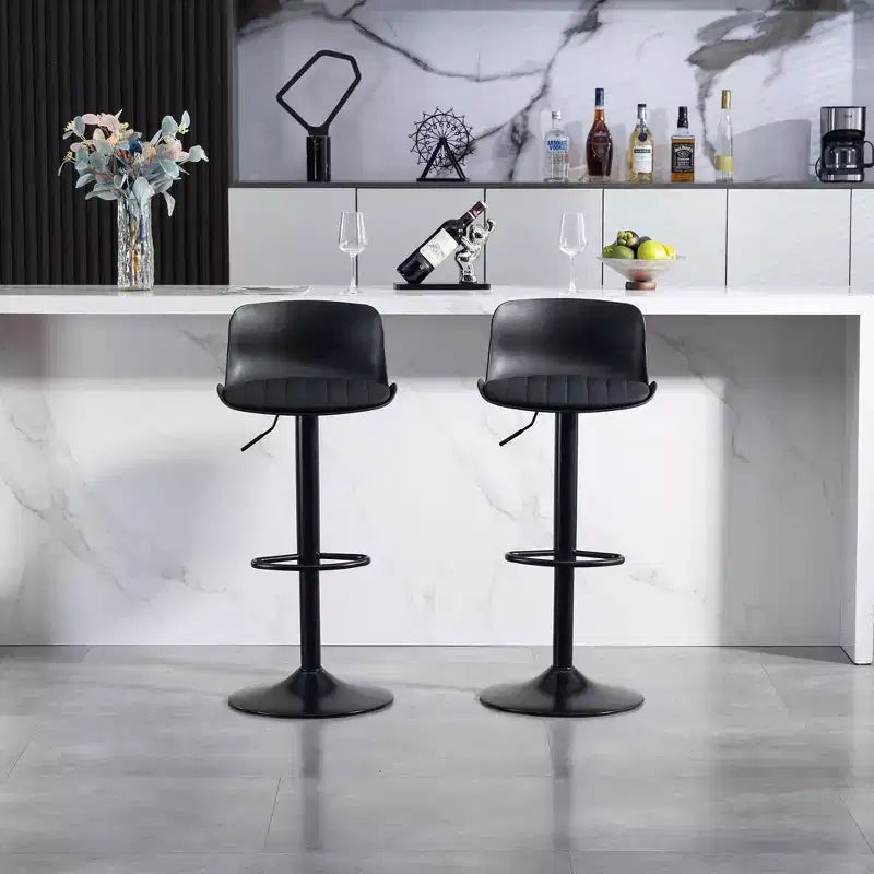 Juego de 2 taburetes de bar giratorios ajustables en altura con base grande y robusta, sillas de mostrador de cuero sin reposabrazos para comedores