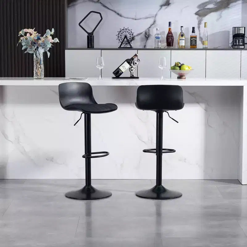 Juego de 2 taburetes de bar giratorios ajustables en altura con base grande y robusta, sillas de mostrador de cuero sin reposabrazos para comedores