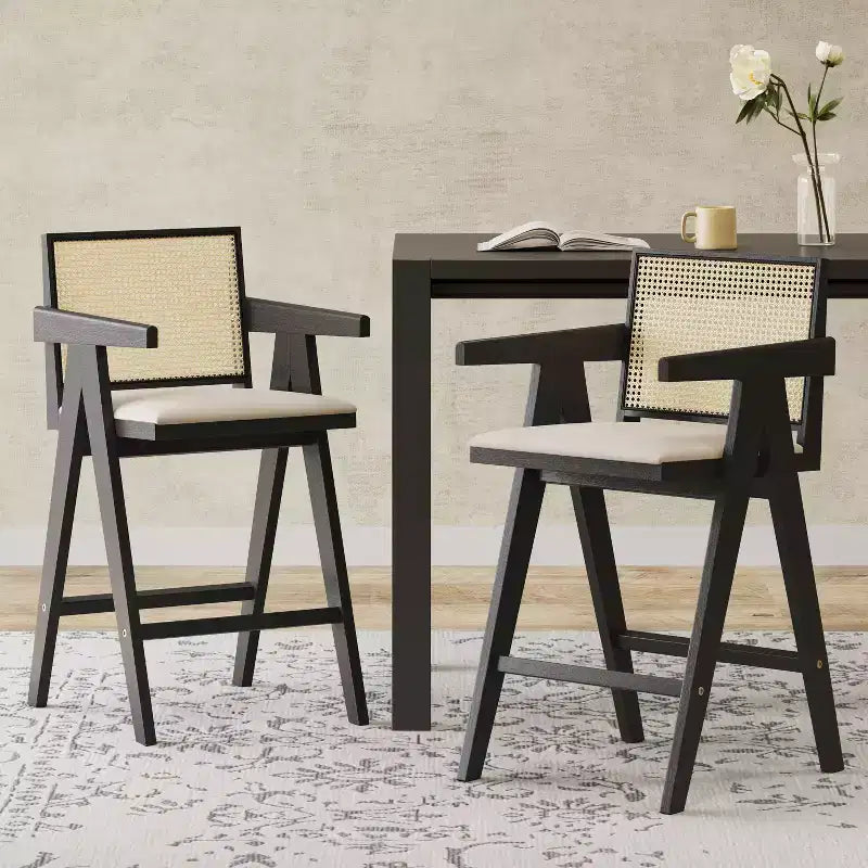 Juego de 2 taburetes de bar de madera maciza a la altura de la encimera para comedores, sillones para isla de cocina con acabado natural y respaldo de ratán