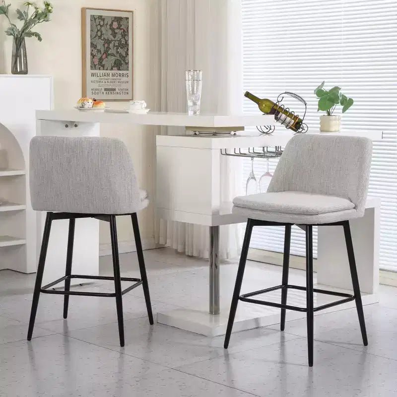 Juego de 2 taburetes de bar de altura de mostrador con giro de 360°, taburetes de bar tapizados en lino con respaldo y patas de metal, para isla de cocina, pub en casa