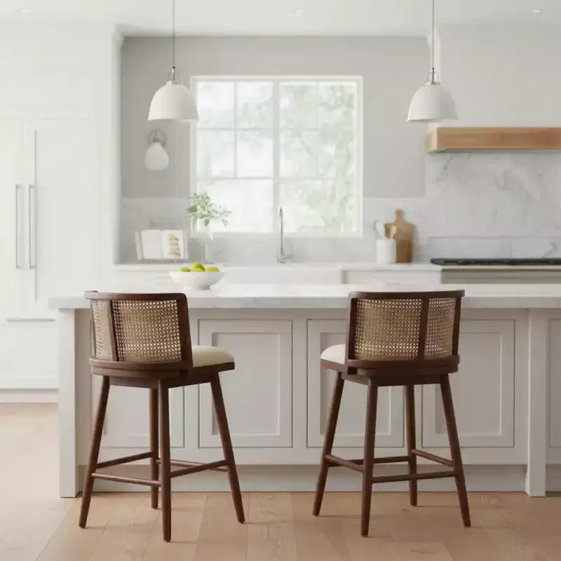 Juego de 2 Taburetes Altos de Madera con Respaldo de Ratán, Sillas de Mostrador Tapizadas en Beige para Isla de Cocina, Bar en Casa o Restaurante