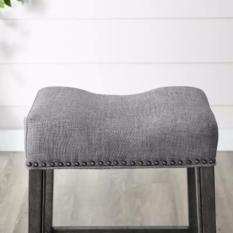 Taburete Nolan tapizado a la altura de la encimera con asiento tipo silla de montar (juego de 2)